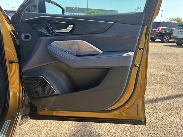 Vehicle image 38 of 40