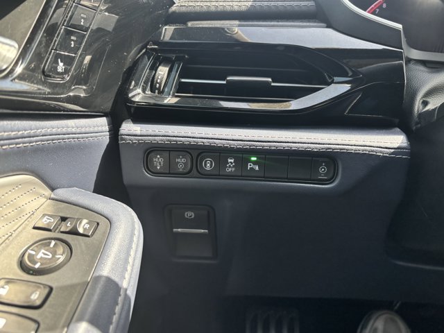Vehicle image 37 of 40