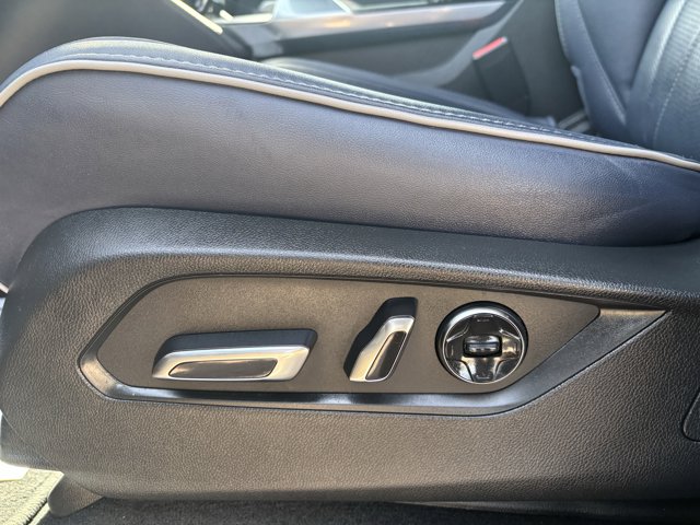 Vehicle image 31 of 40