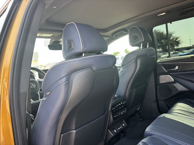 Vehicle image 18 of 40