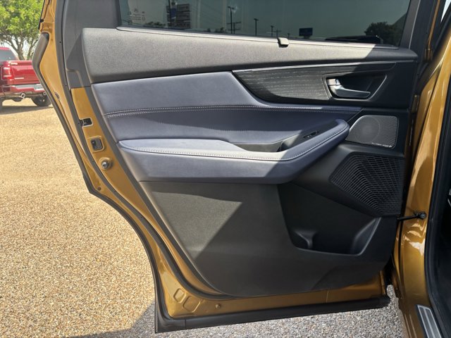 Vehicle image 28 of 40