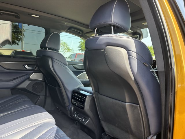 Vehicle image 13 of 40