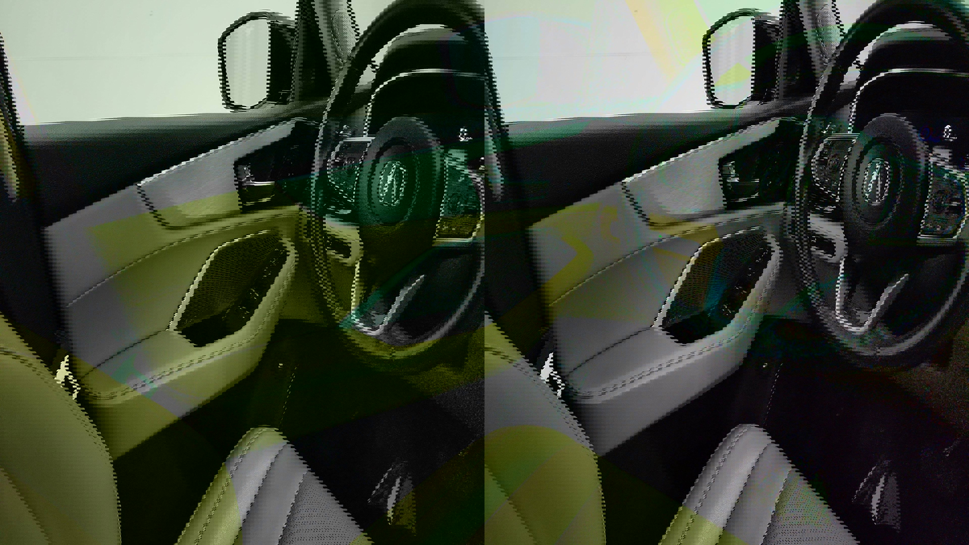 Vehicle image 28 of 38