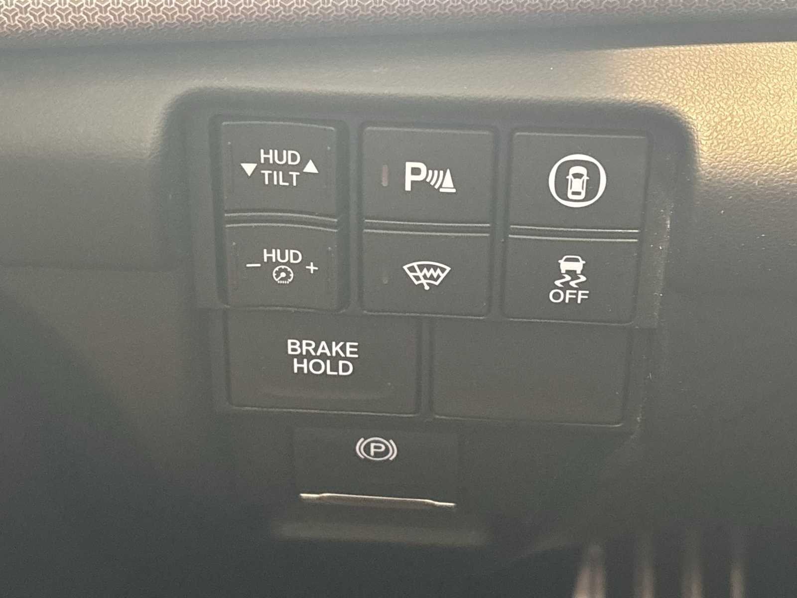 Vehicle image 17 of 42