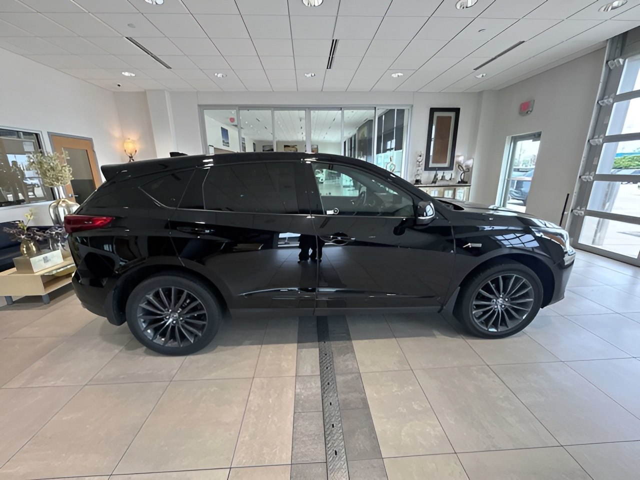 Vehicle image 39 of 42