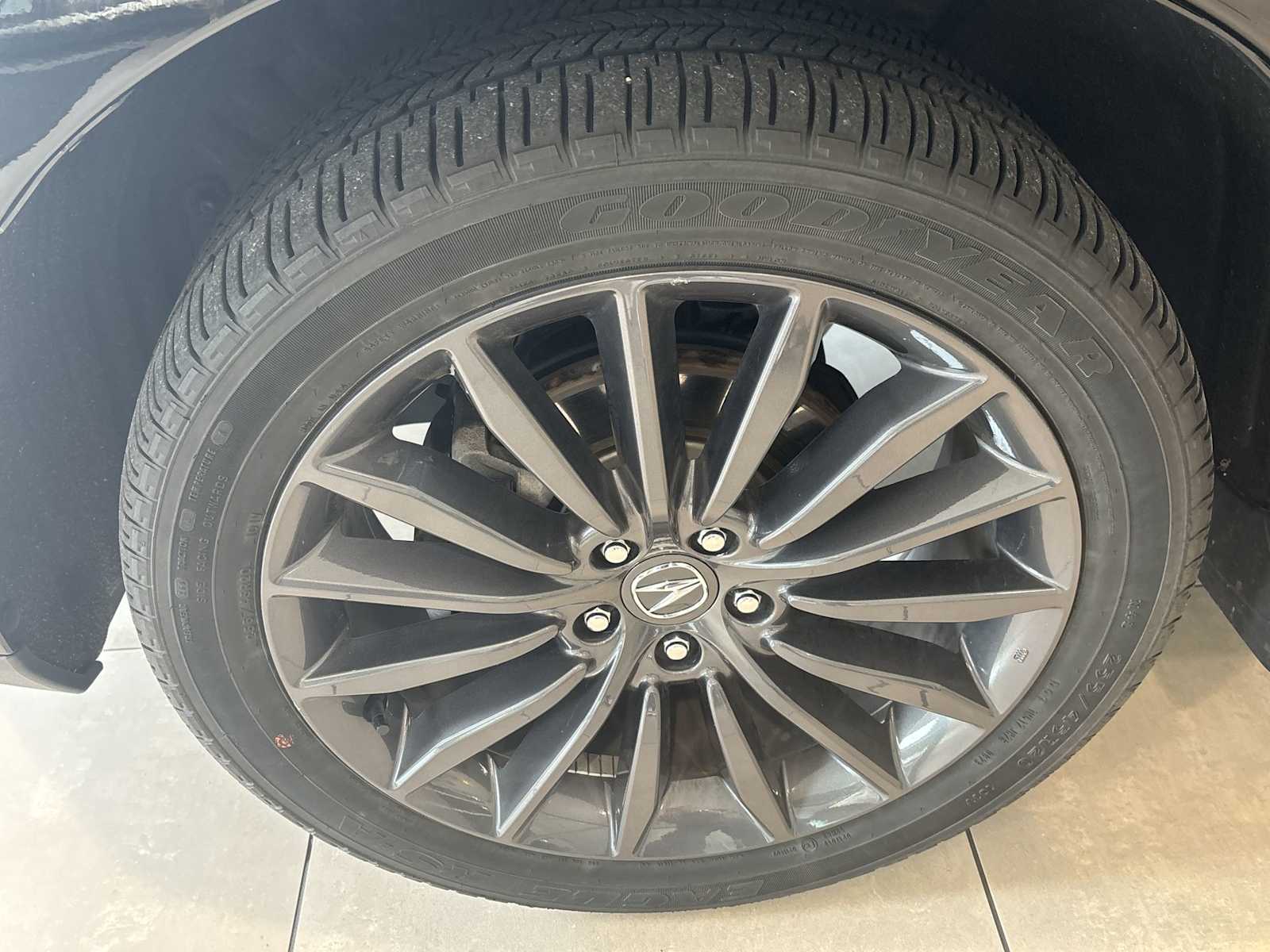 Vehicle image 32 of 42