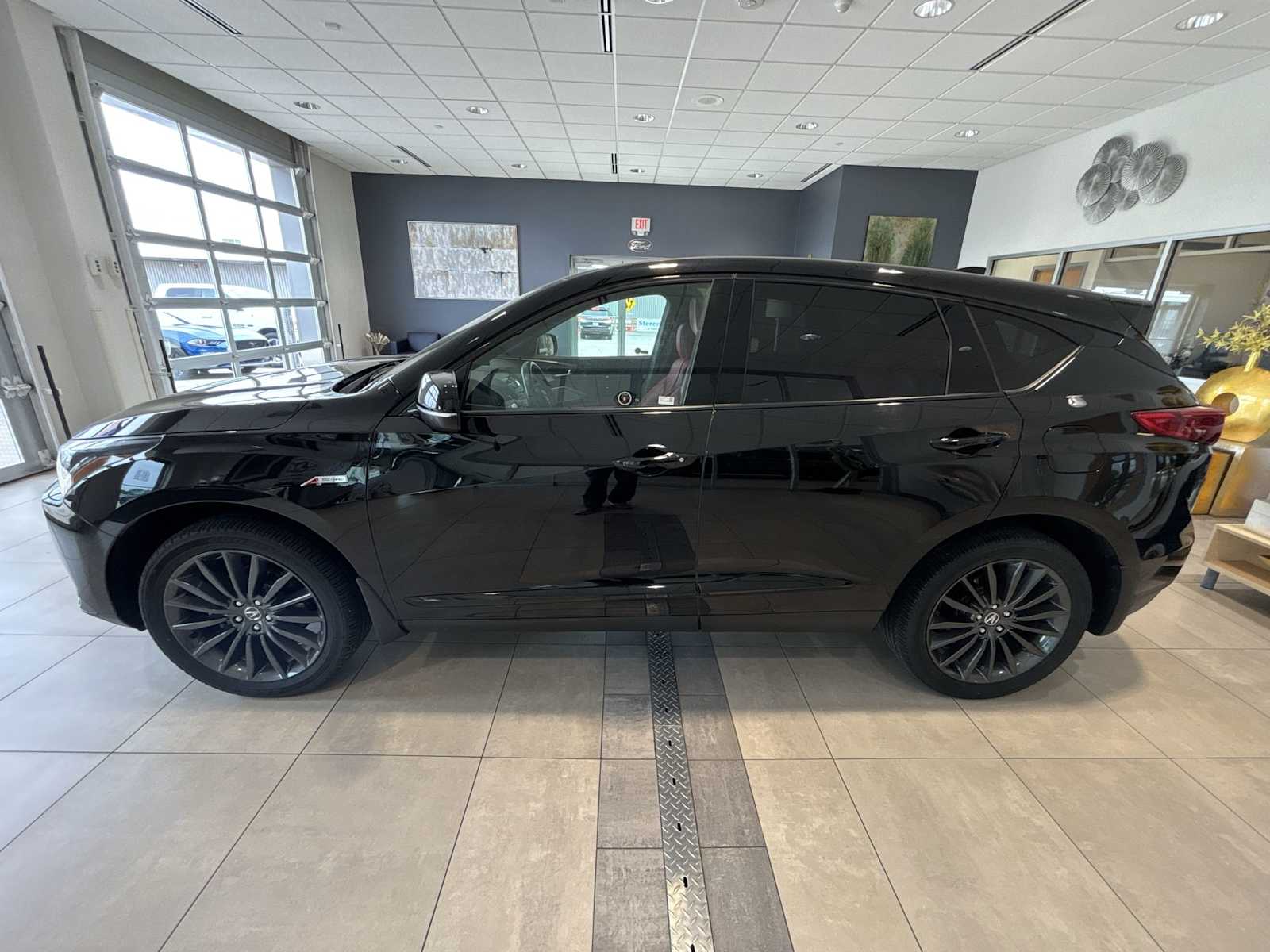 Vehicle image 7 of 42