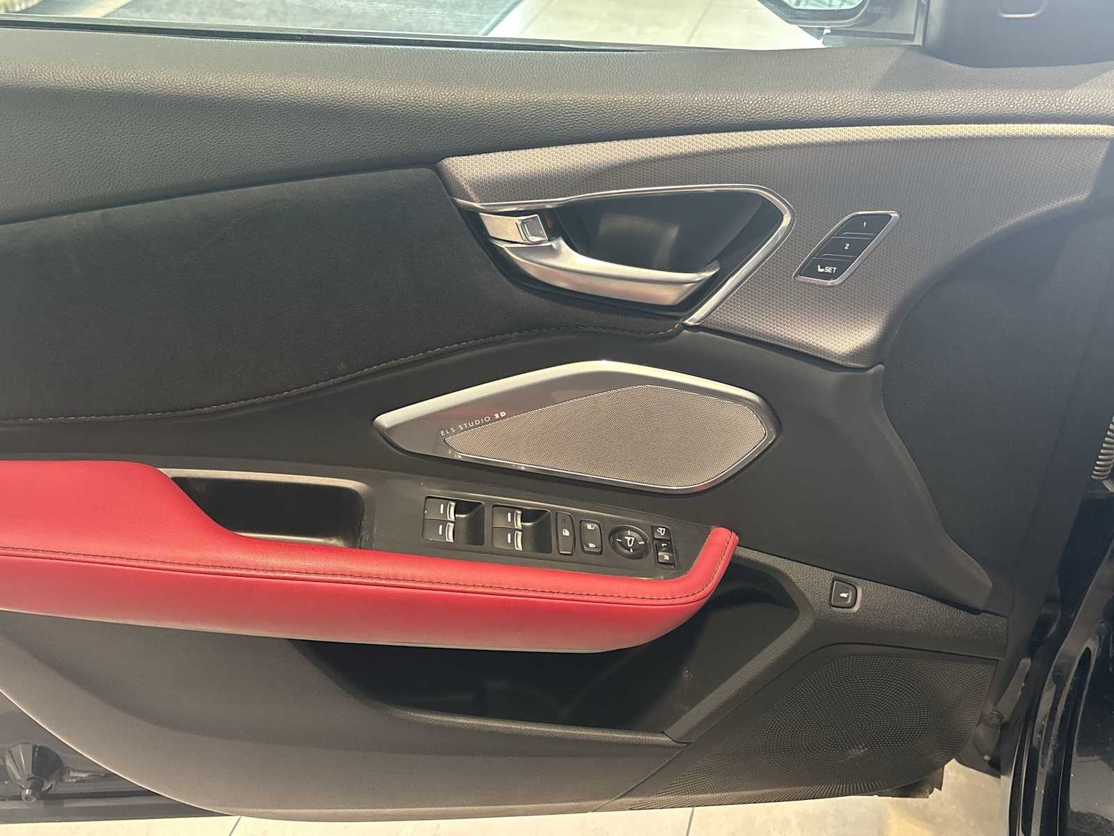 Vehicle image 22 of 42