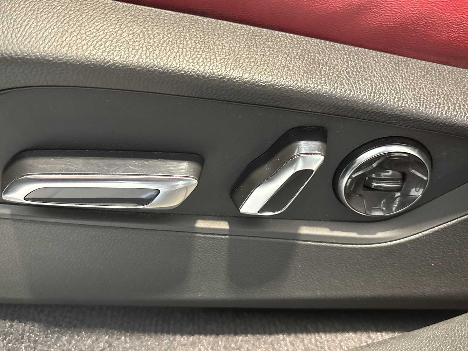 Vehicle image 34 of 42