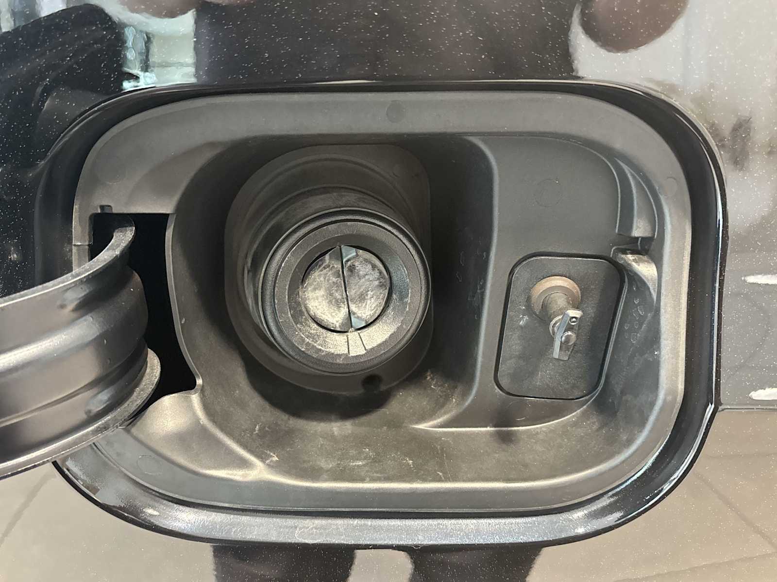 Vehicle image 35 of 42