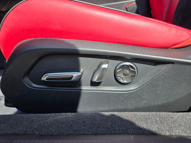 Vehicle image 23 of 47