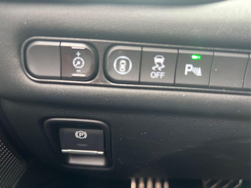 Vehicle image 34 of 40