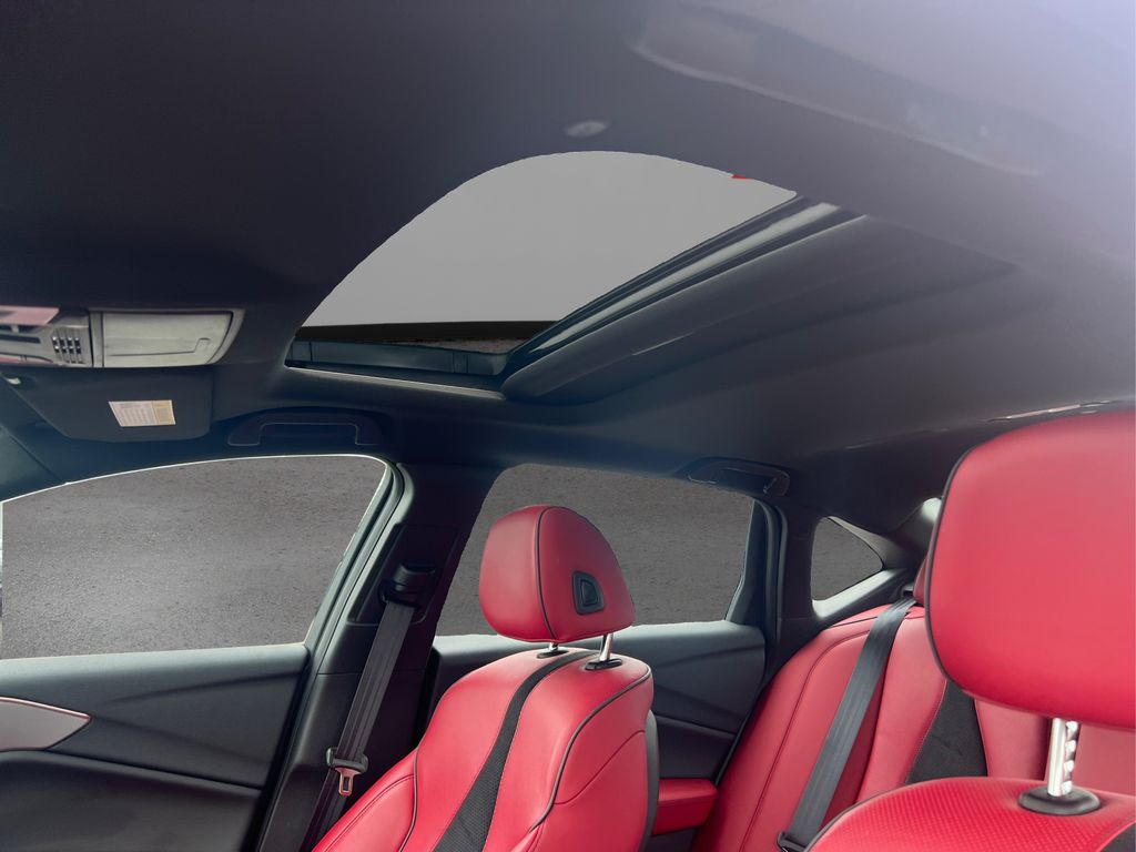Vehicle image 18 of 40