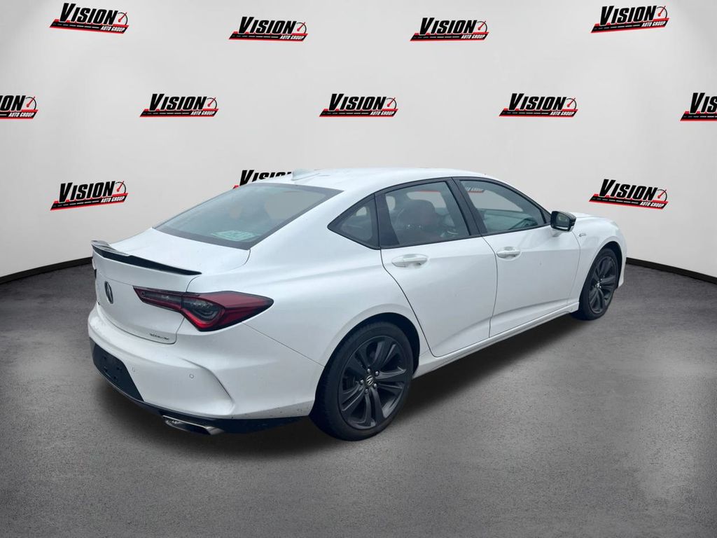 Vehicle image 4 of 40
