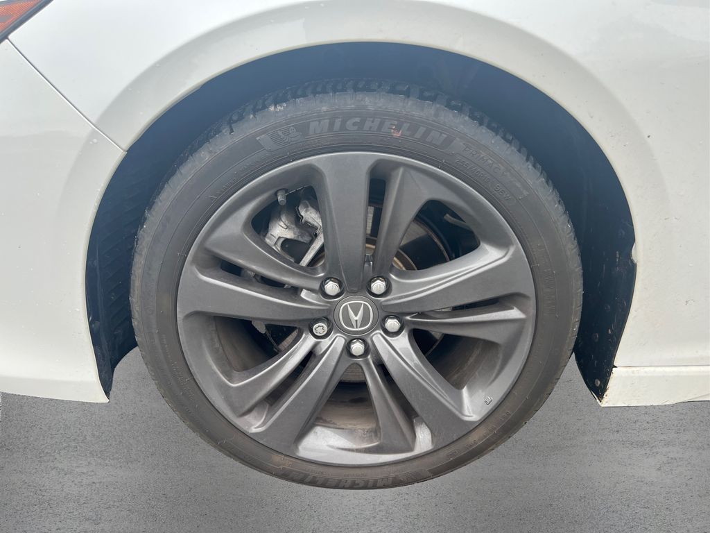 Vehicle image 11 of 40