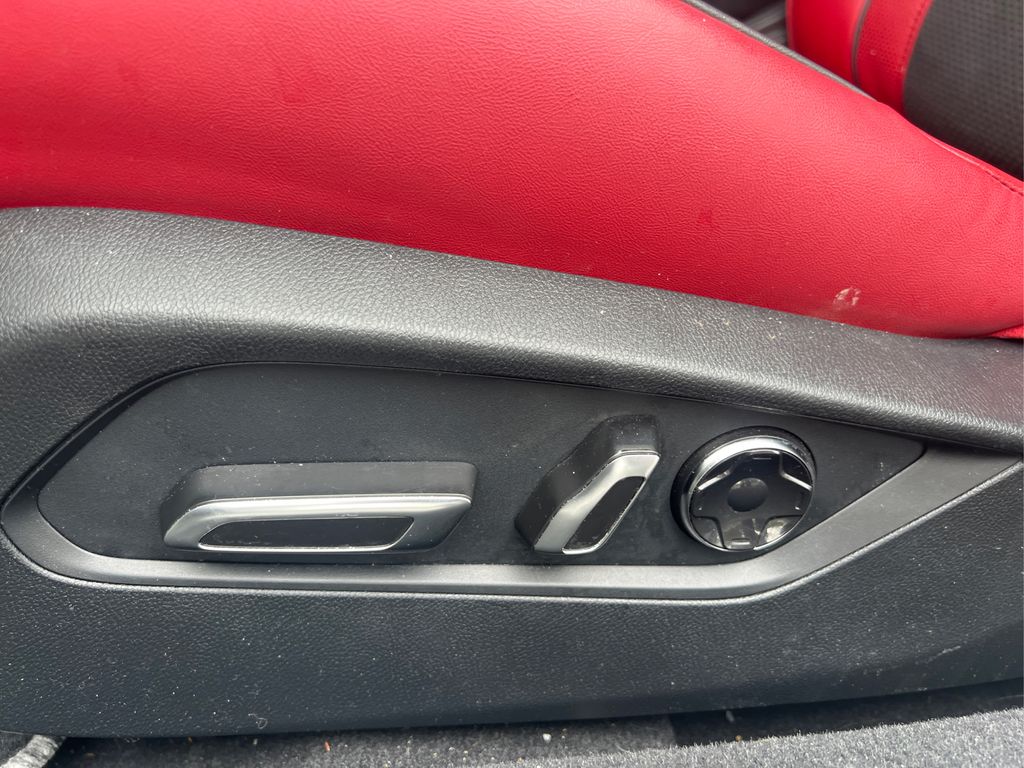 Vehicle image 37 of 40