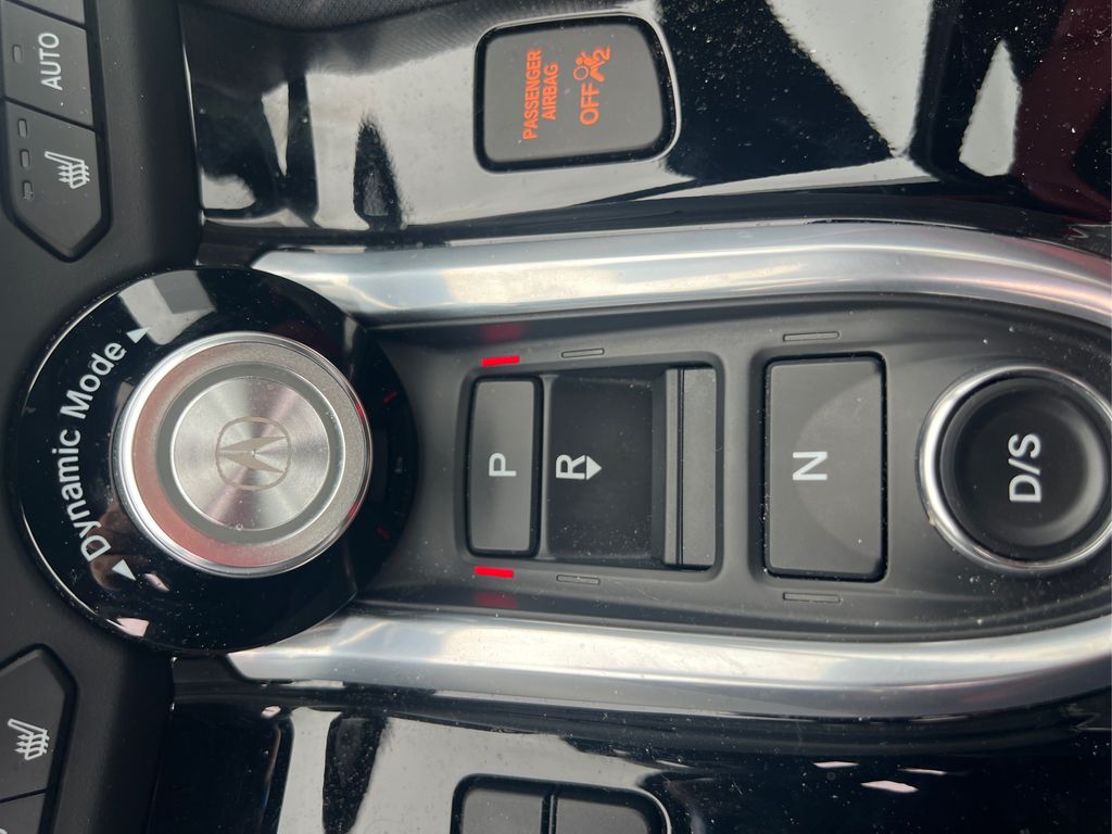 Vehicle image 33 of 40