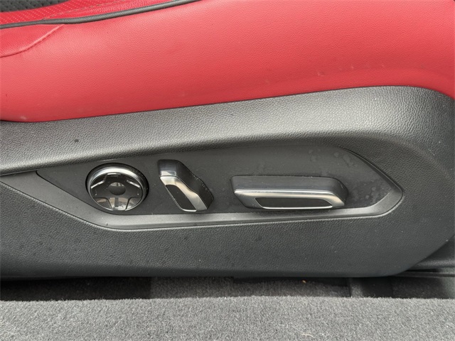 Vehicle image 32 of 36