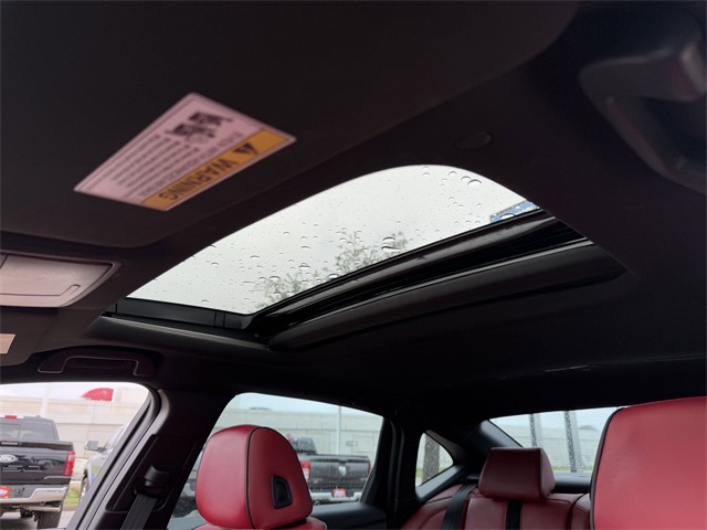 Vehicle image 25 of 36