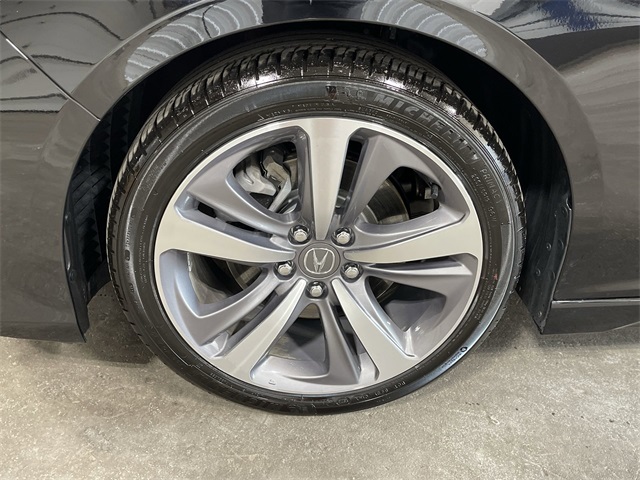 Vehicle image 15 of 35