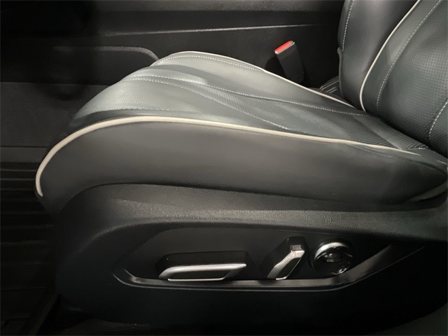 Vehicle image 27 of 35