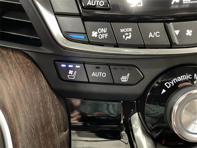 Vehicle image 28 of 35