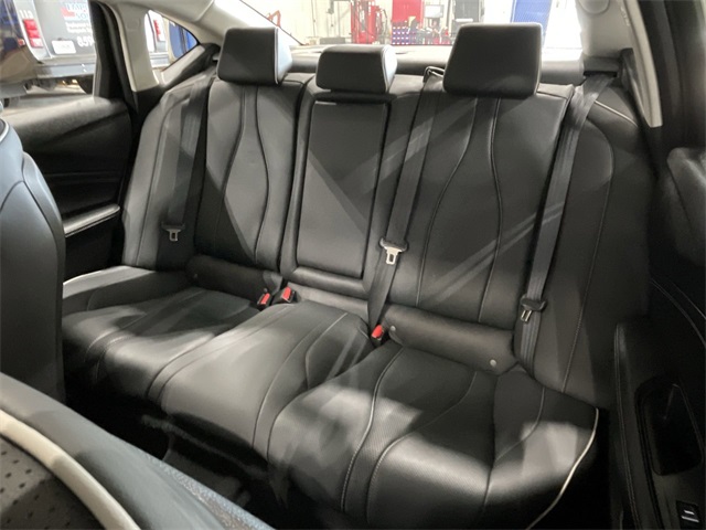 Vehicle image 17 of 35