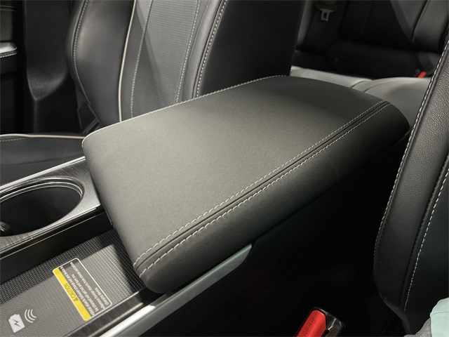 Vehicle image 32 of 35