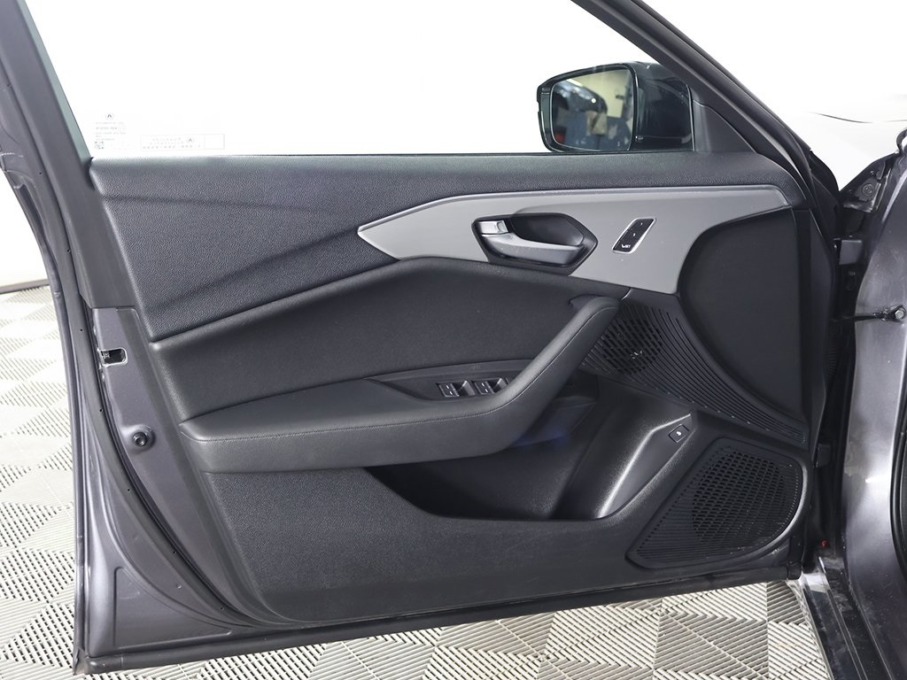 Vehicle image 19 of 48