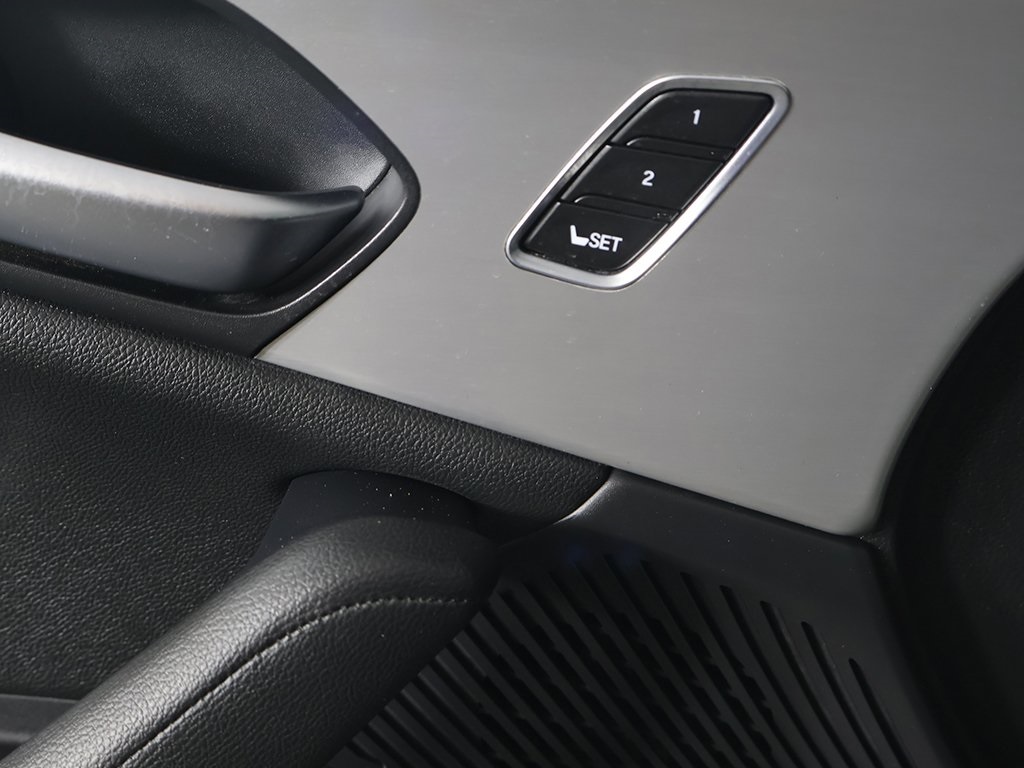 Vehicle image 38 of 48