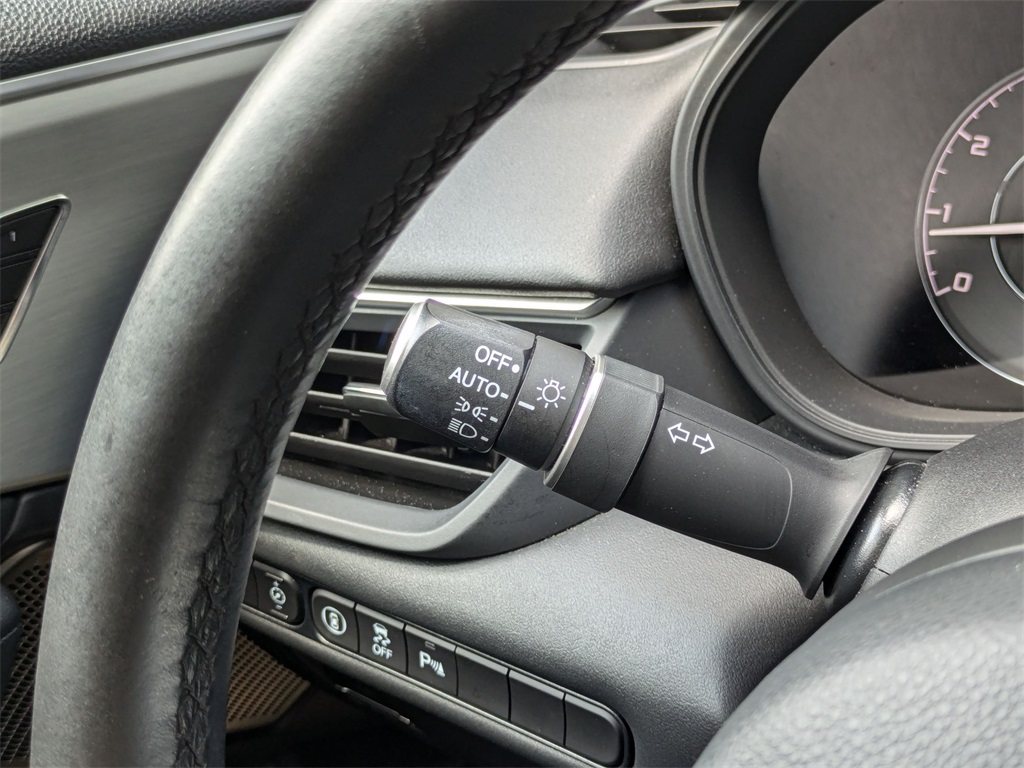 Vehicle image 26 of 29