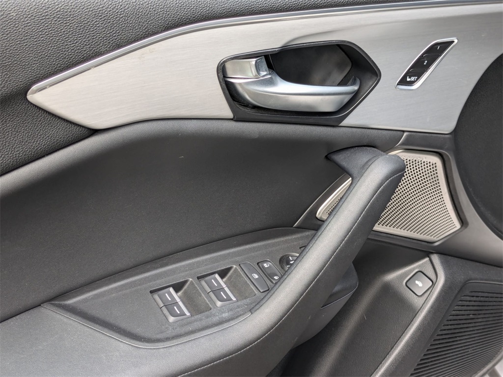 Vehicle image 20 of 29