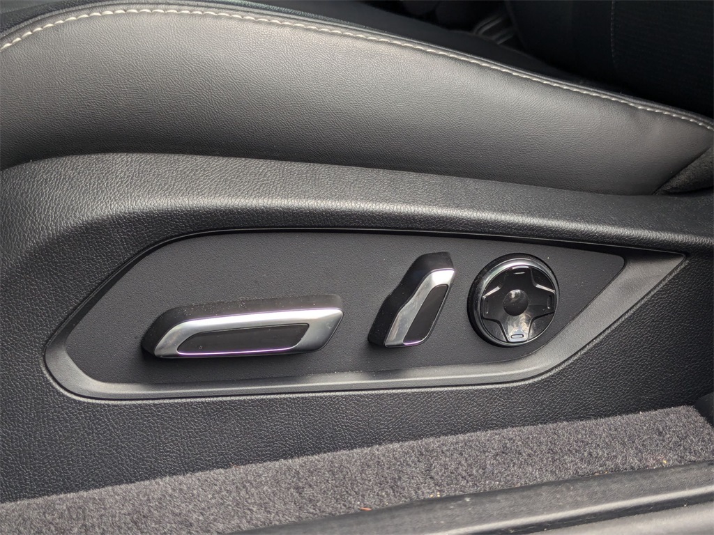 Vehicle image 28 of 29