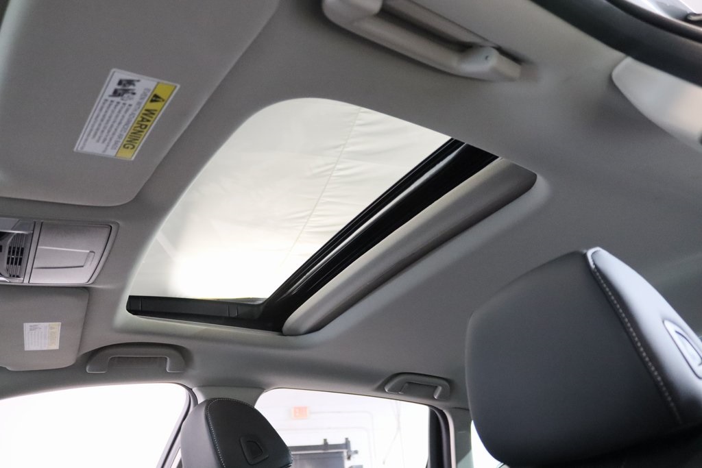 Vehicle image 26 of 28