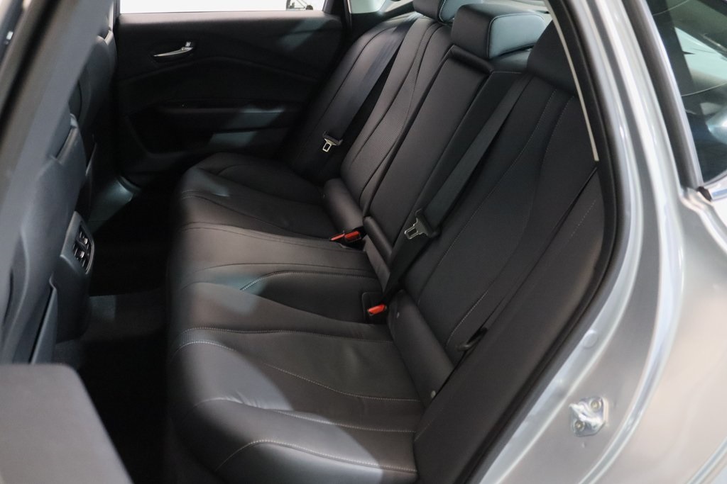 Vehicle image 10 of 28