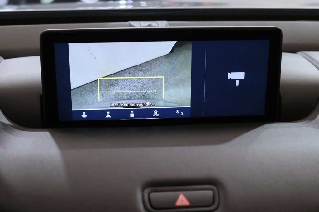 Vehicle image 18 of 28