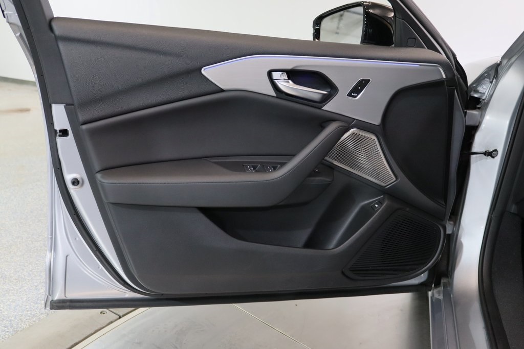 Vehicle image 11 of 28