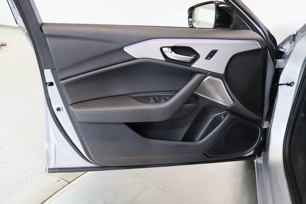 Vehicle image 11 of 27
