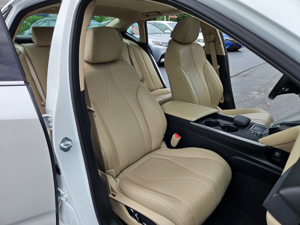 Vehicle image 11 of 35