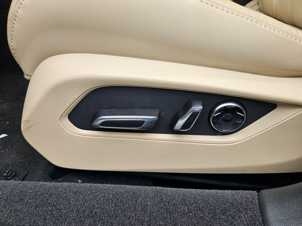 Vehicle image 26 of 35