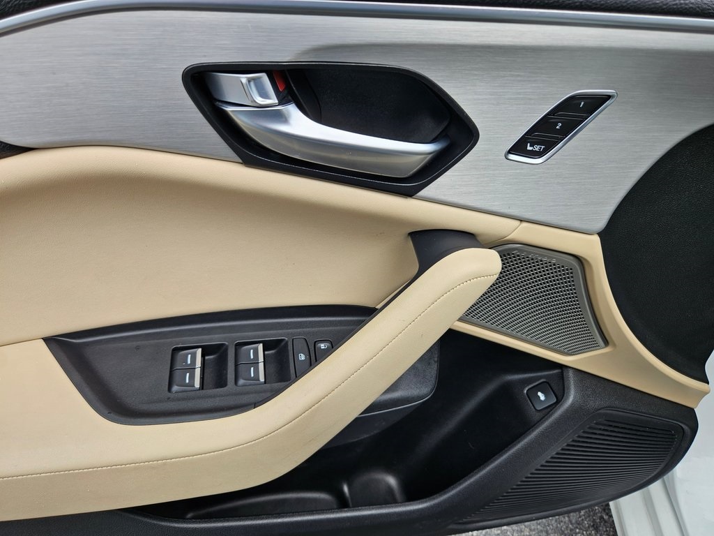 Vehicle image 18 of 35