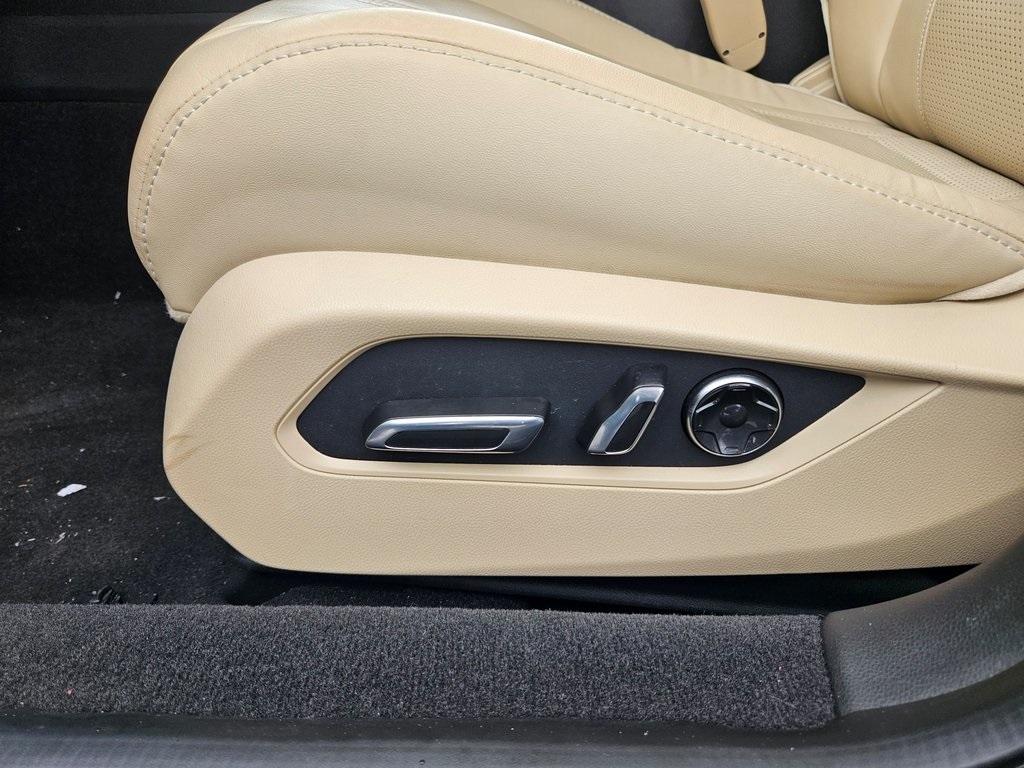 Vehicle image 17 of 35