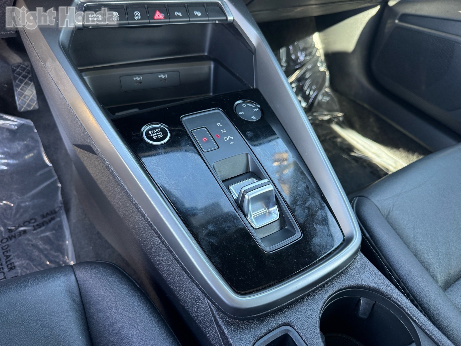 Vehicle image 19 of 31