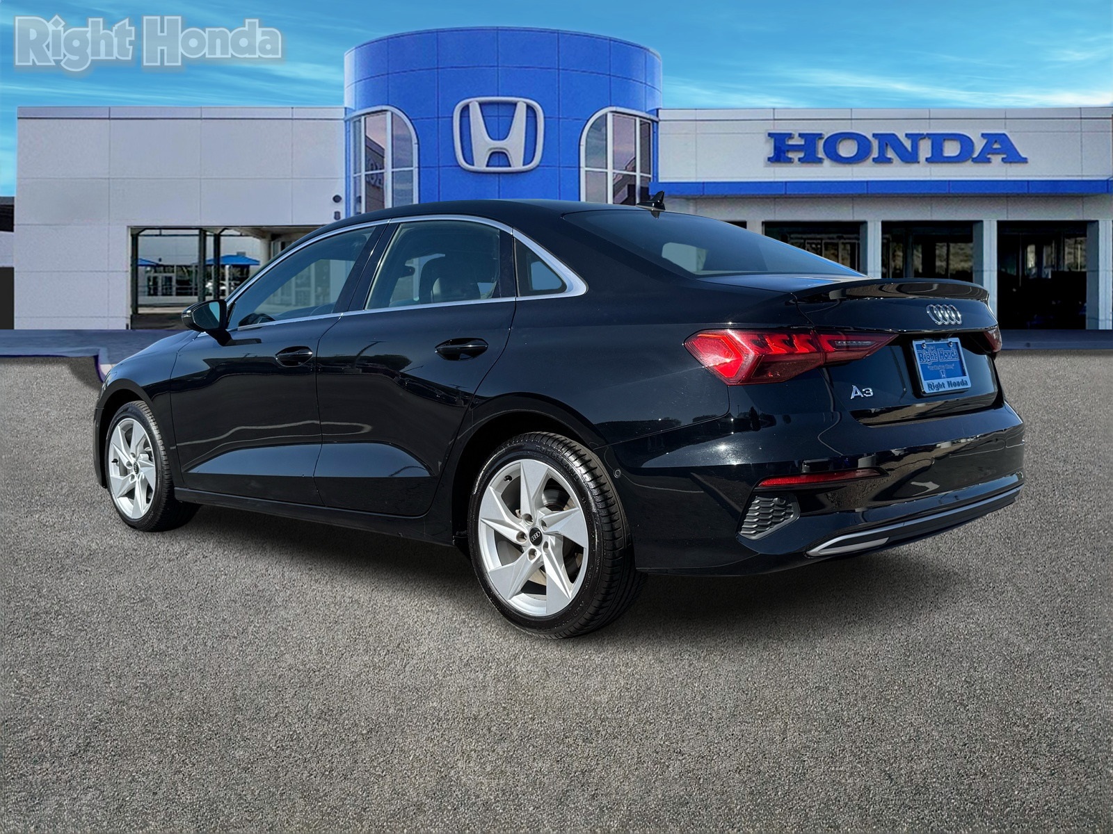 Vehicle image 8 of 31