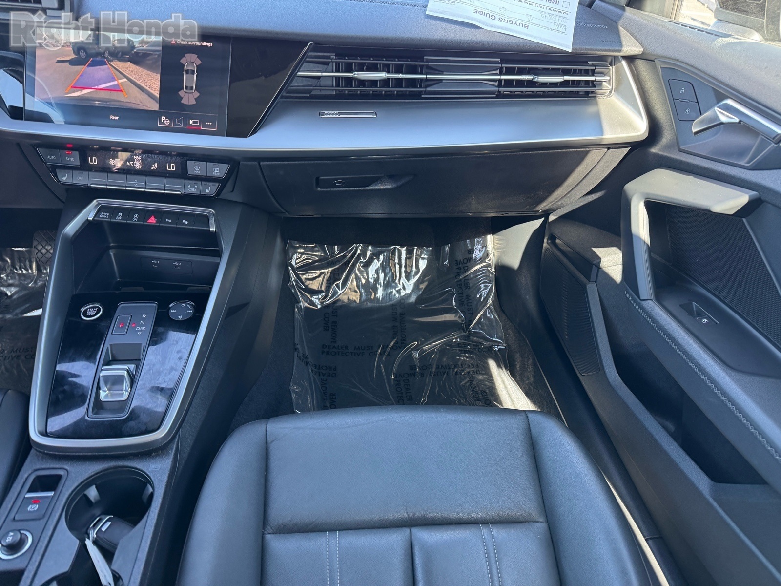 Vehicle image 24 of 31