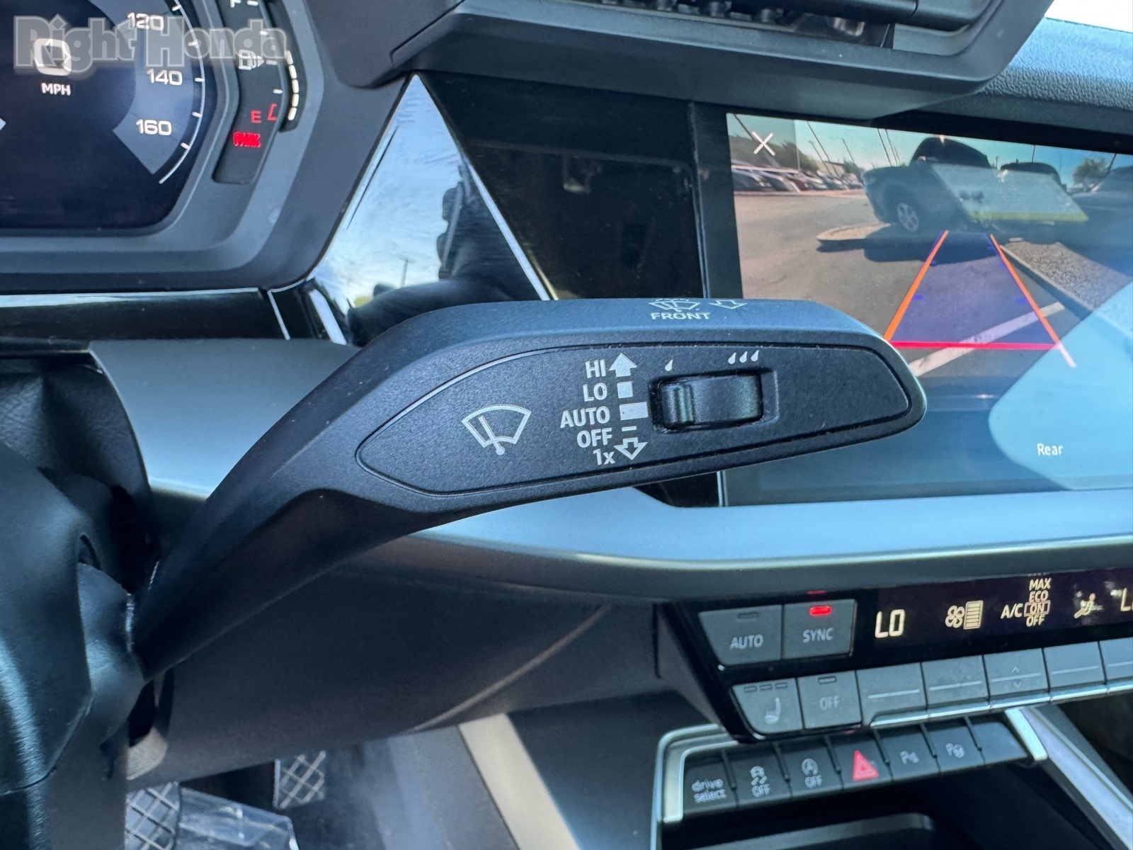 Vehicle image 27 of 31