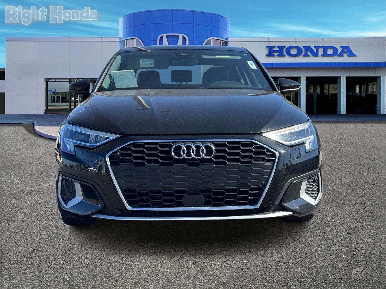 Vehicle image 3 of 31