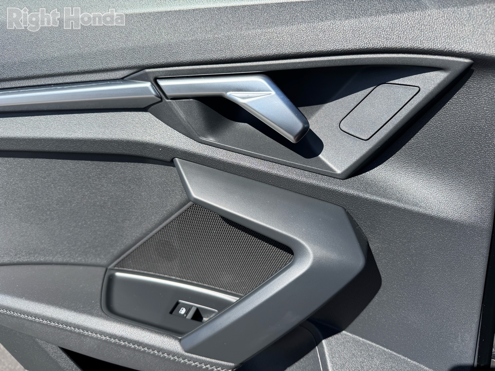 Vehicle image 20 of 31