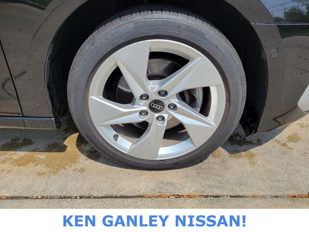 Vehicle image 22 of 52
