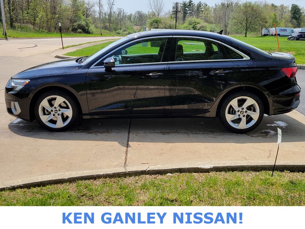 Vehicle image 9 of 52